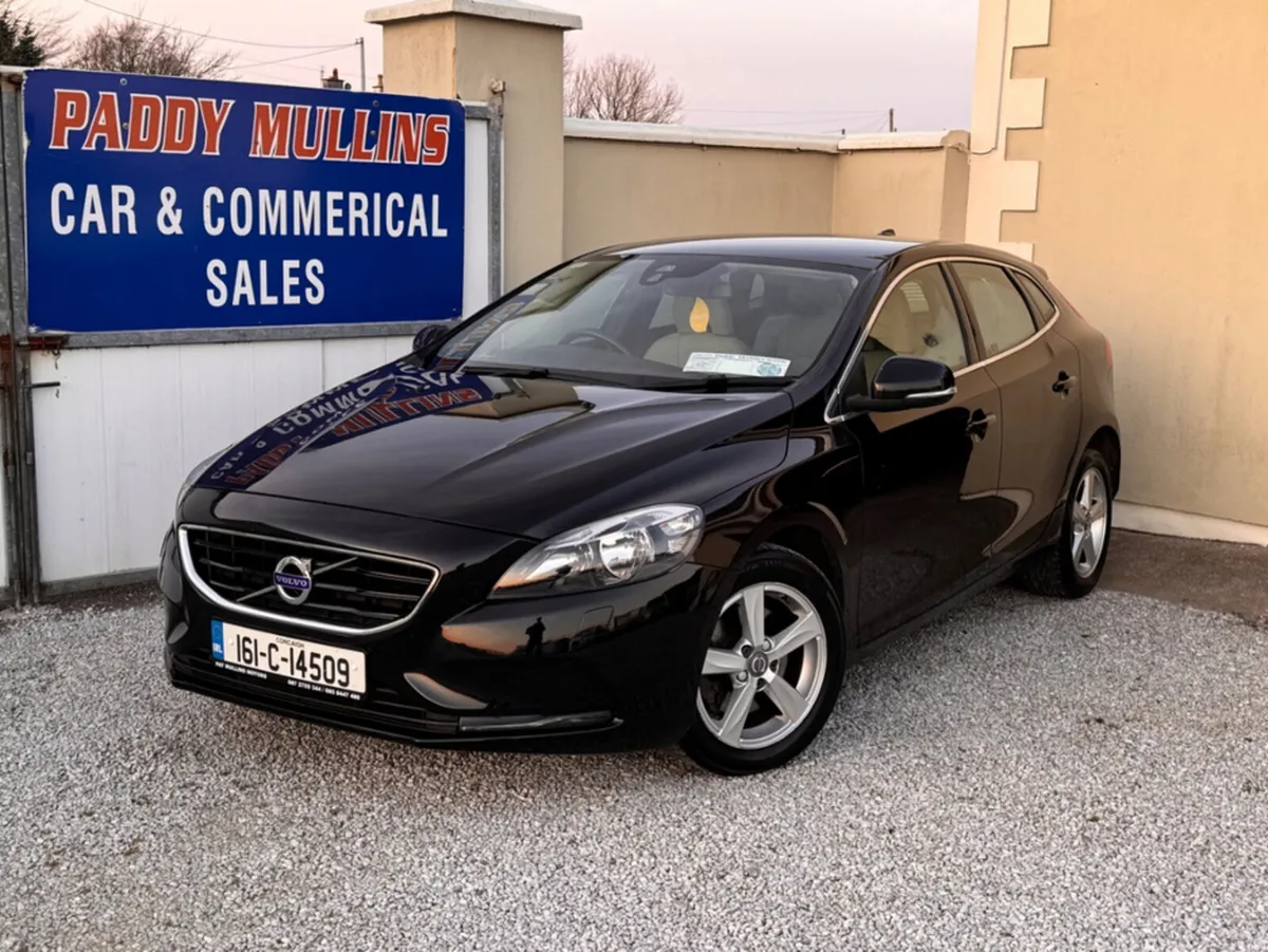 Volvo V40 D2 SE ED 5DR - Image 2