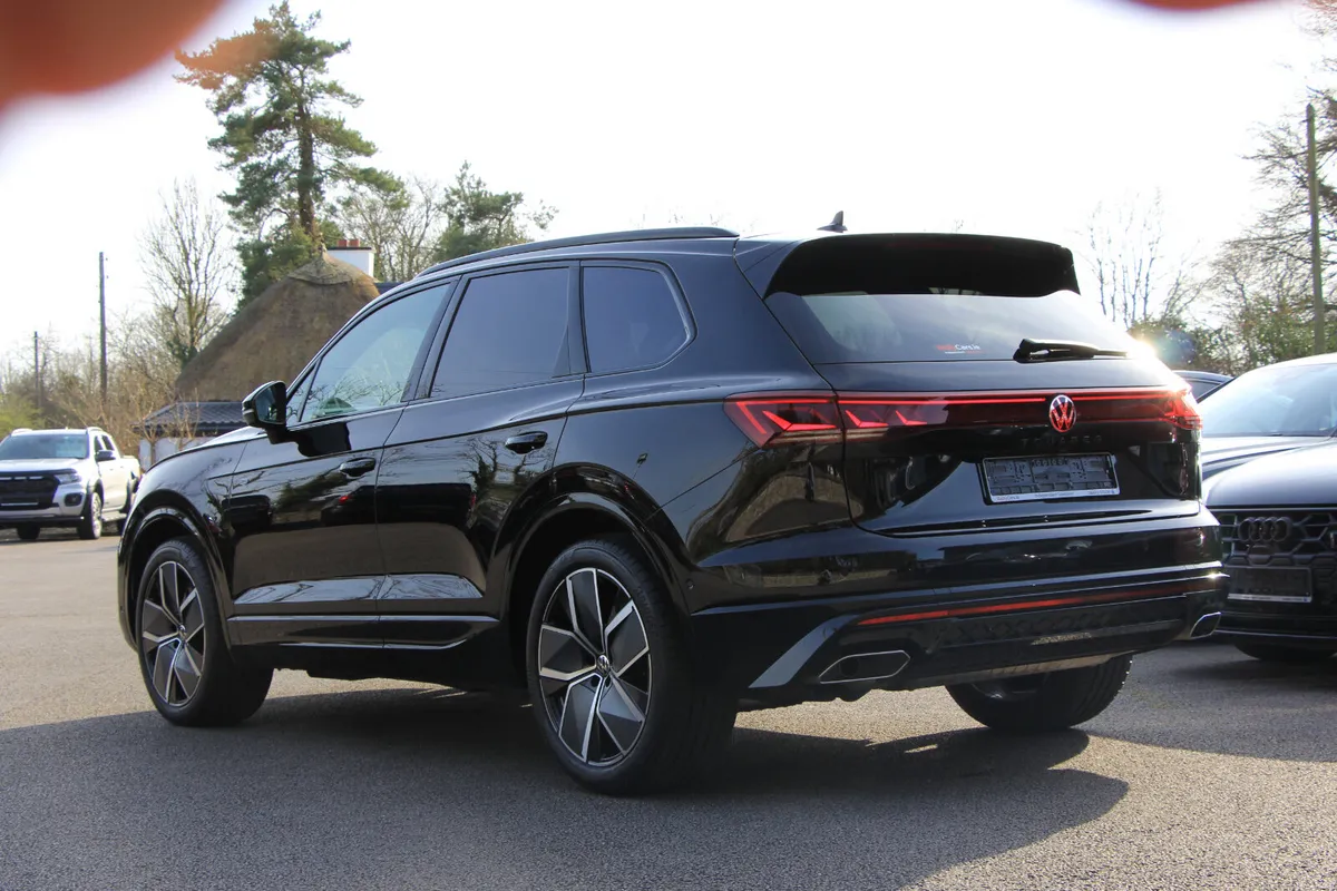 Touareg R Line Black Edition 286 Bhp 2 Seat - Image 4