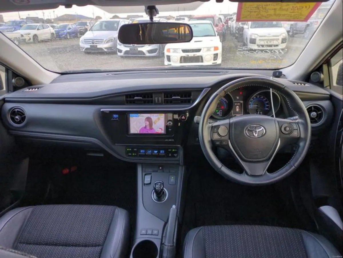 Toyota Auris Hybrid - Image 2