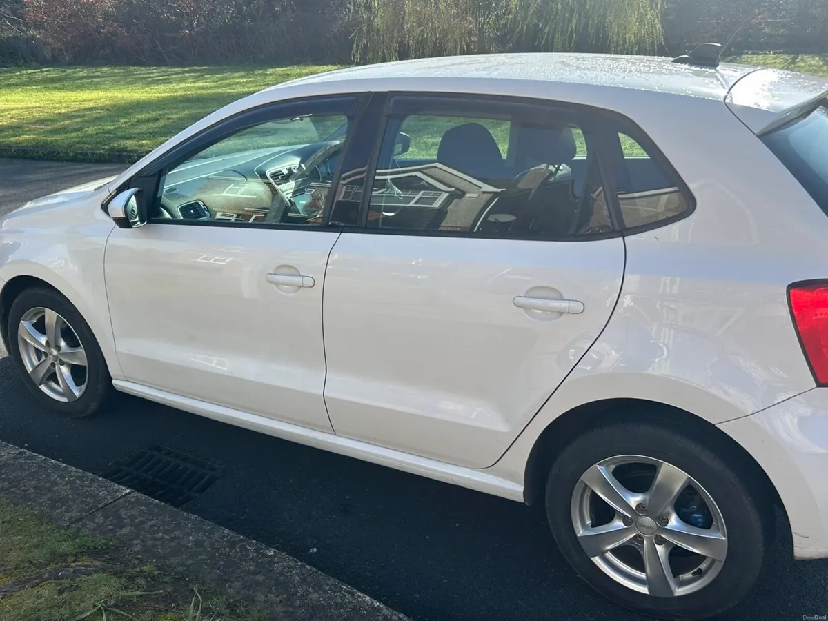 2014 Volkswagen Polo - Image 3