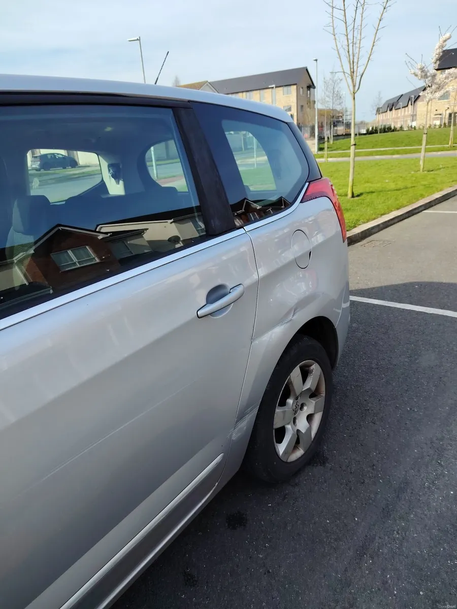 Peugeot 5008 2011 - Image 3