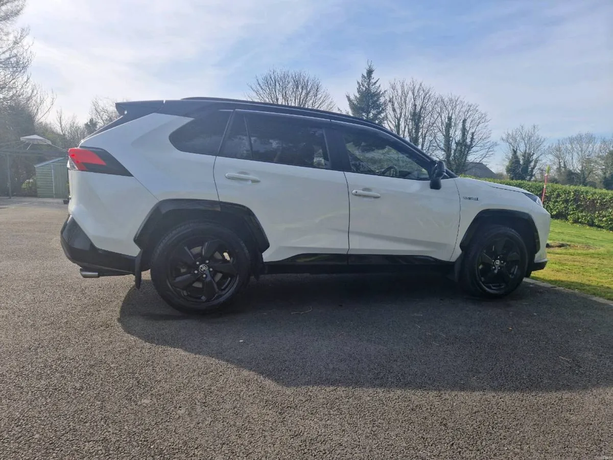 Toyota RAV4 - Image 2