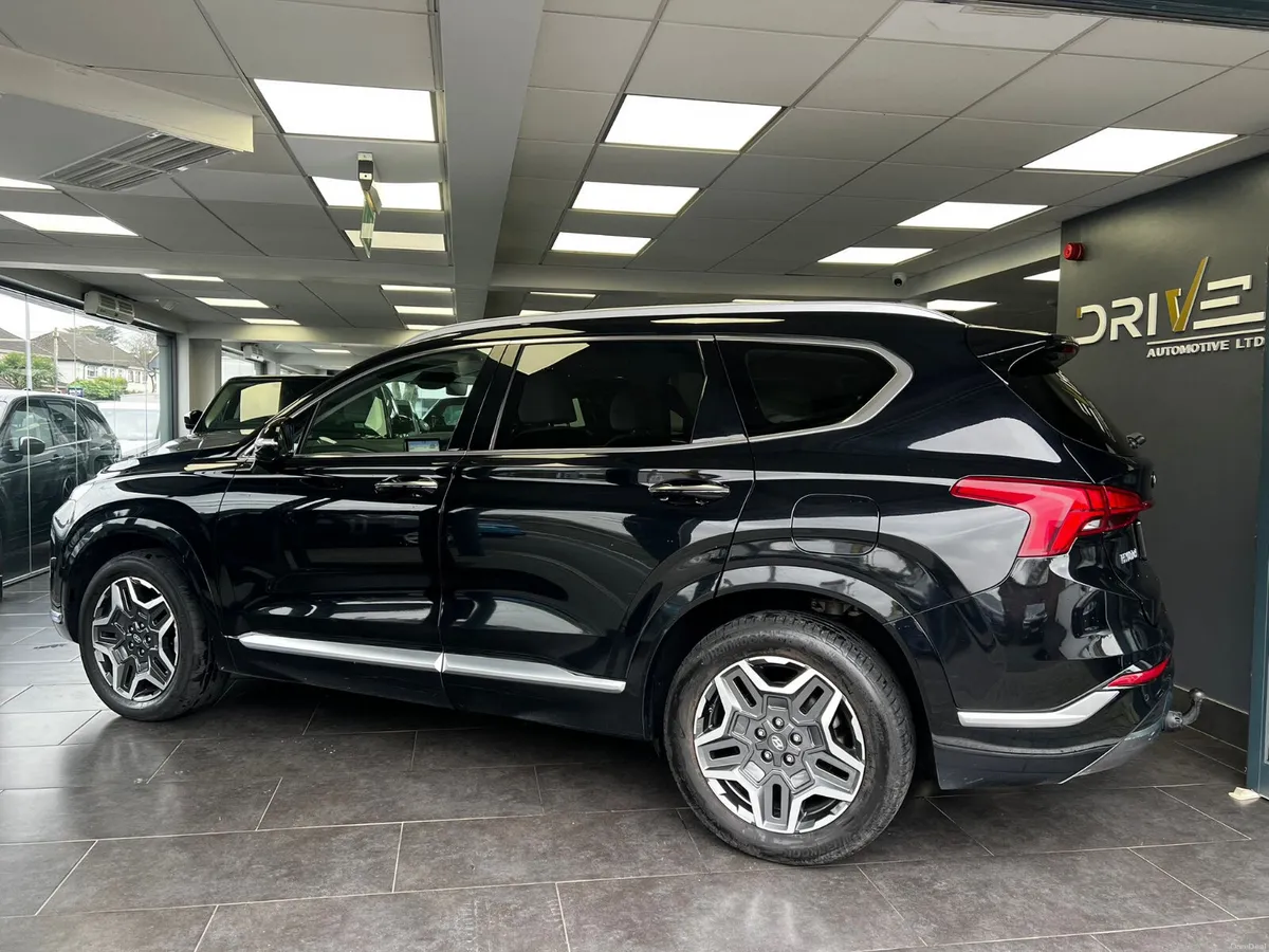 Hyundai Santa Fe 2023 Hybrid - Image 2