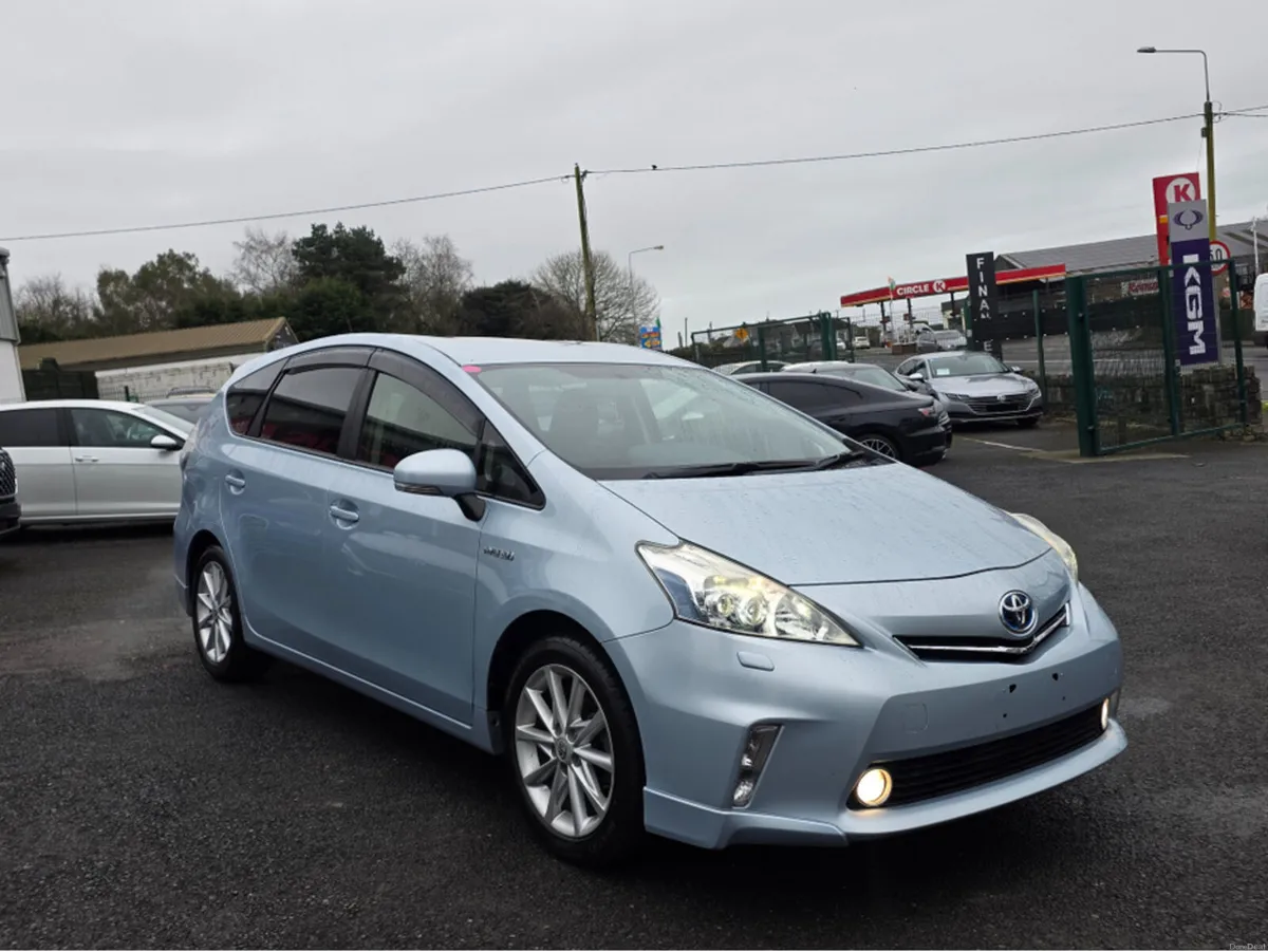 Toyota Prius ONLY 25,445KM ! 7 SEATER SELF CHARGIN - Image 2