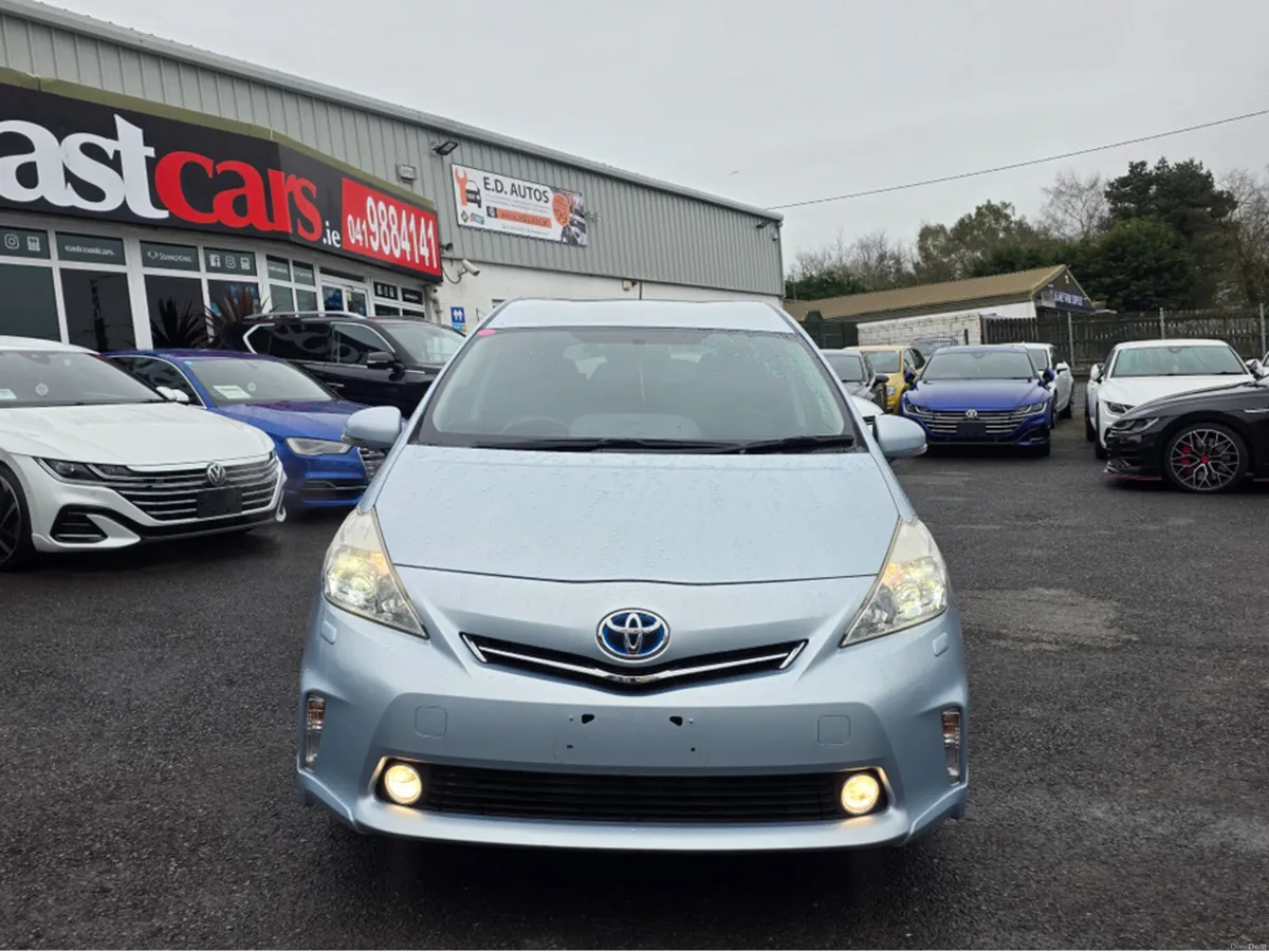 Toyota Prius ONLY 25,445KM ! 7 SEATER SELF CHARGIN - Image 3