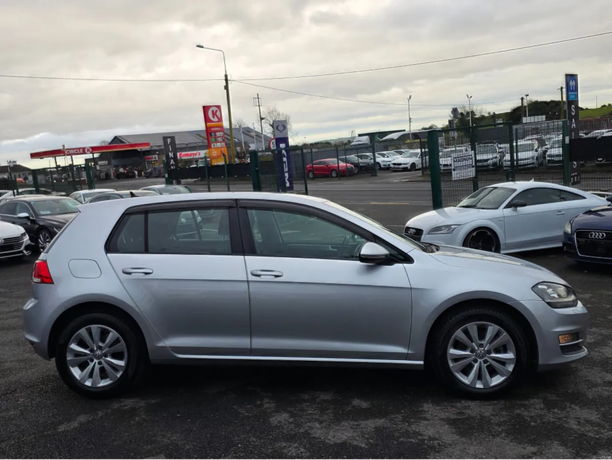 Volkswagen Golf 1.2 TSI AUTOMATIC - REVERSE CAMERA - Image 4