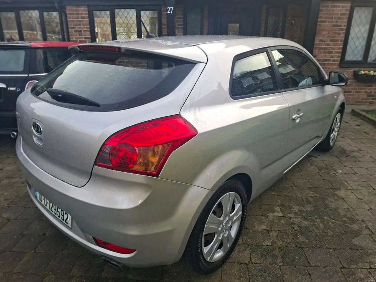 KIA CEED COUPE 1.4 PETROL 2010 VERY CLEAN CAR - Image 3