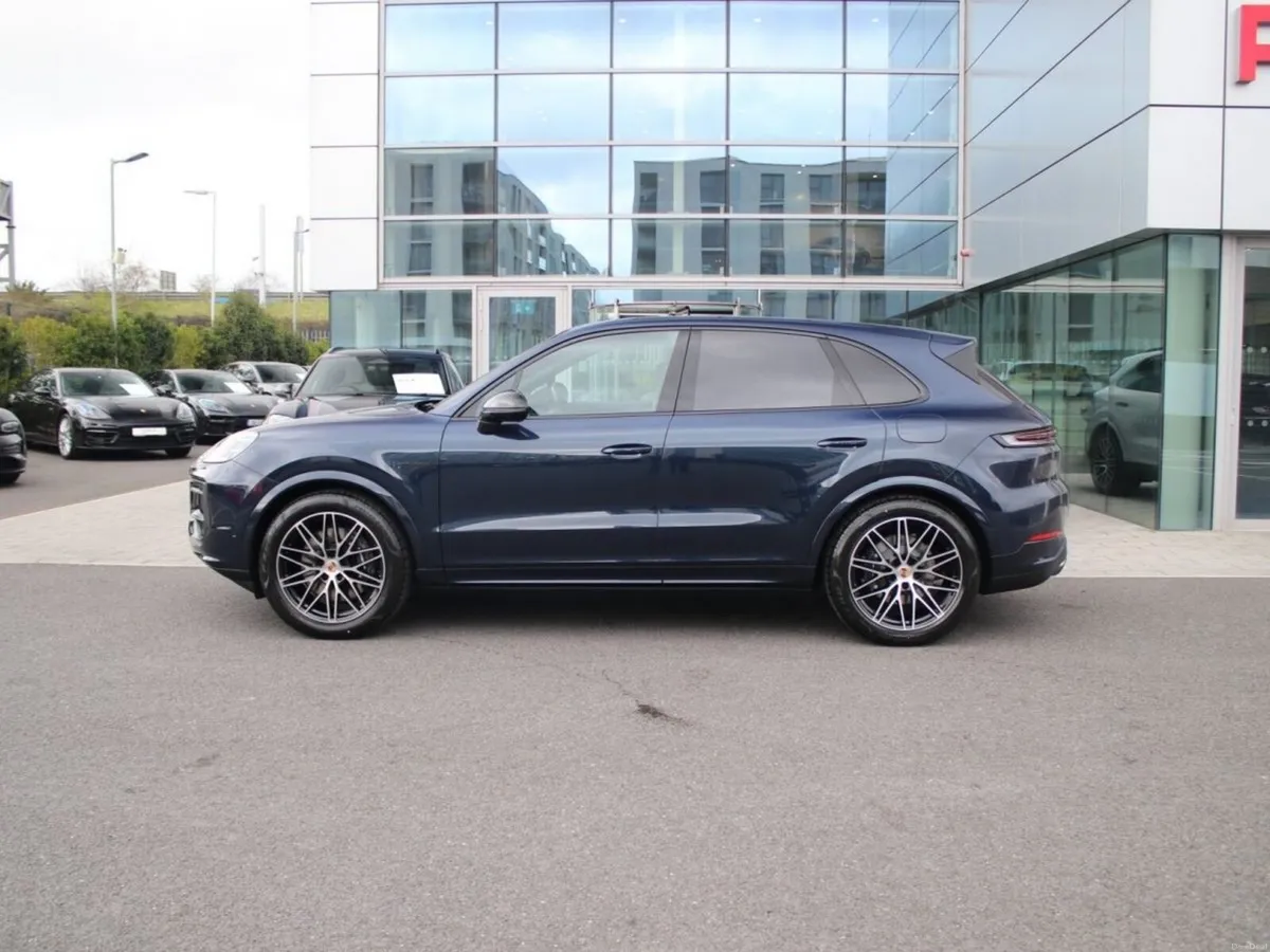 Porsche Cayenne E-Hybrid Black Edition - Image 3