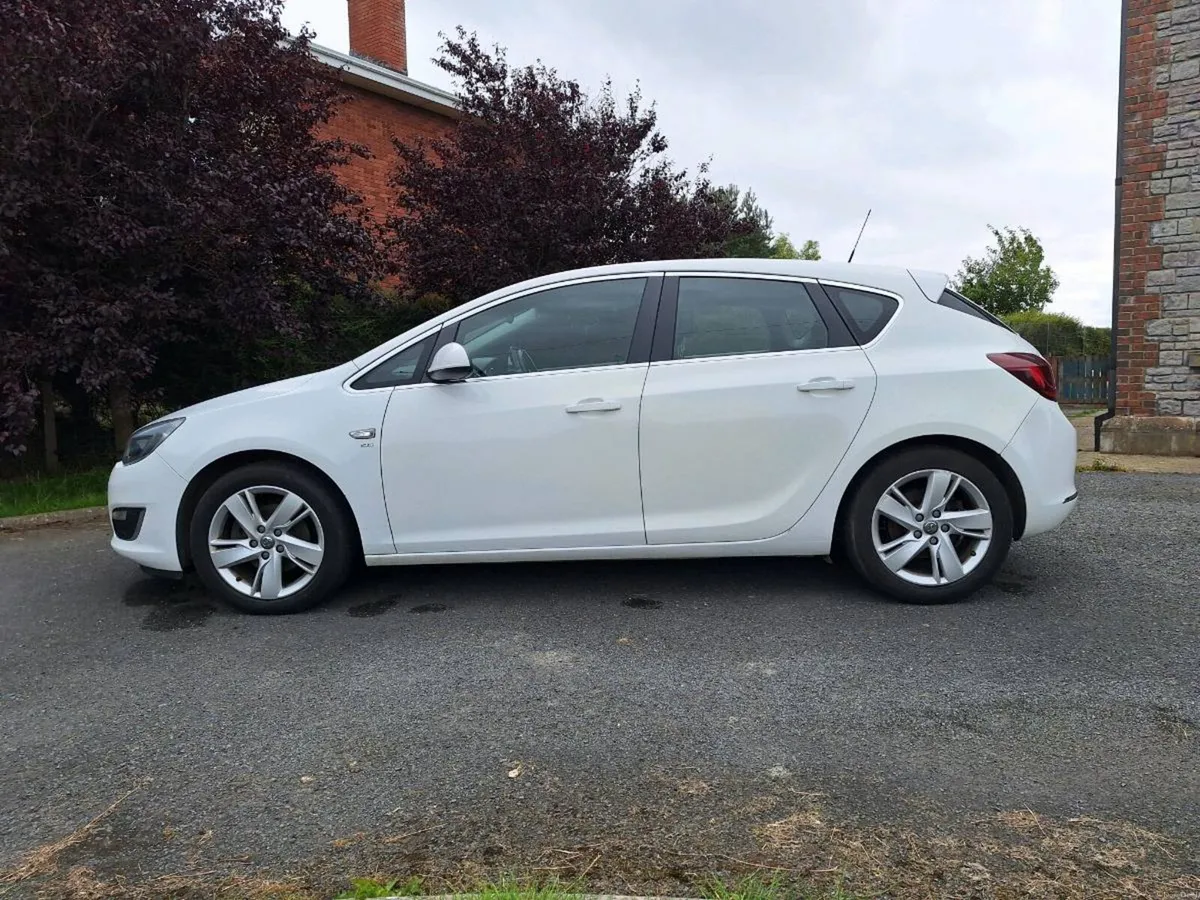 Vauxhall Astra 2015 - Image 2