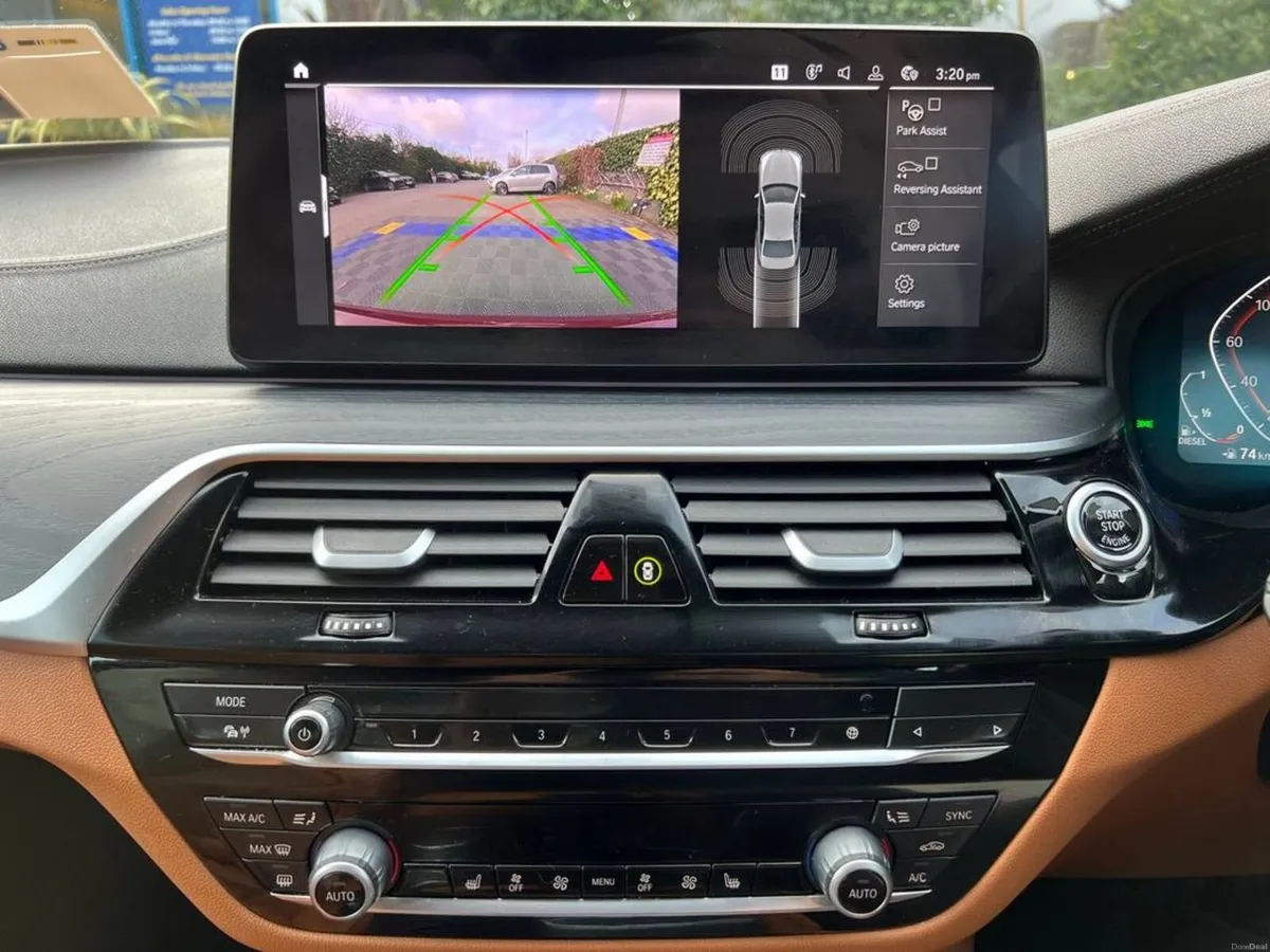 BMW 5-Series LCI M-SPORT 3.0 D AUTO // APPLE CARPL - Image 4