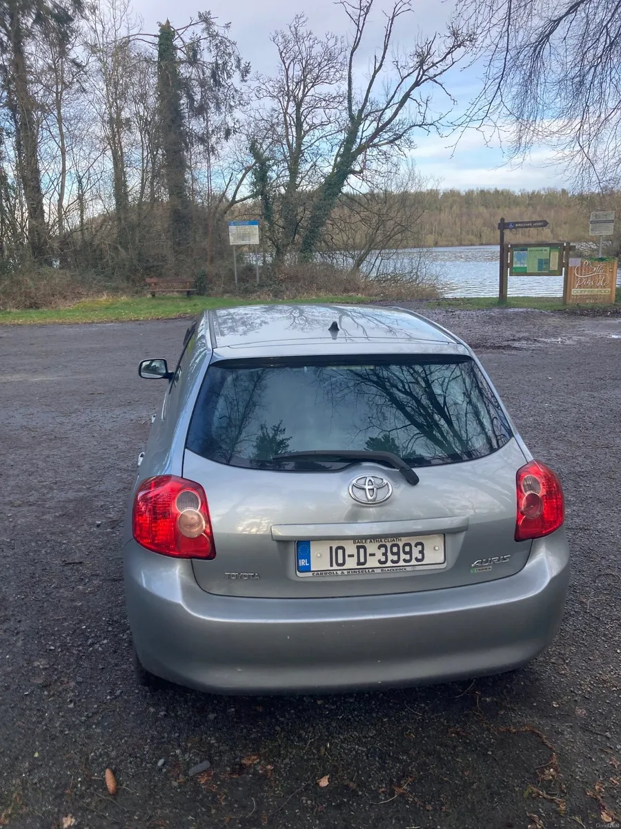 Toyota Auris 2010 - Image 2