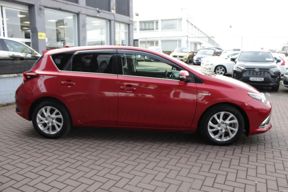 Toyota Auris 2017 - Image 3