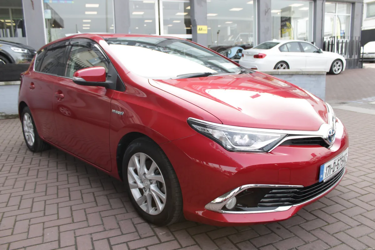 Toyota Auris 2017 - Image 2