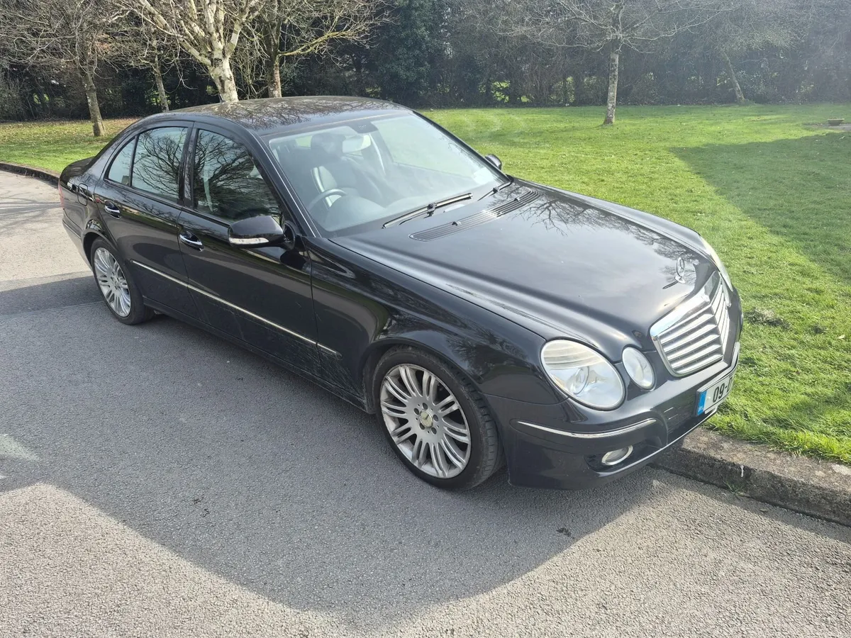 Mercedes-Benz E-Class 2009 - Image 2