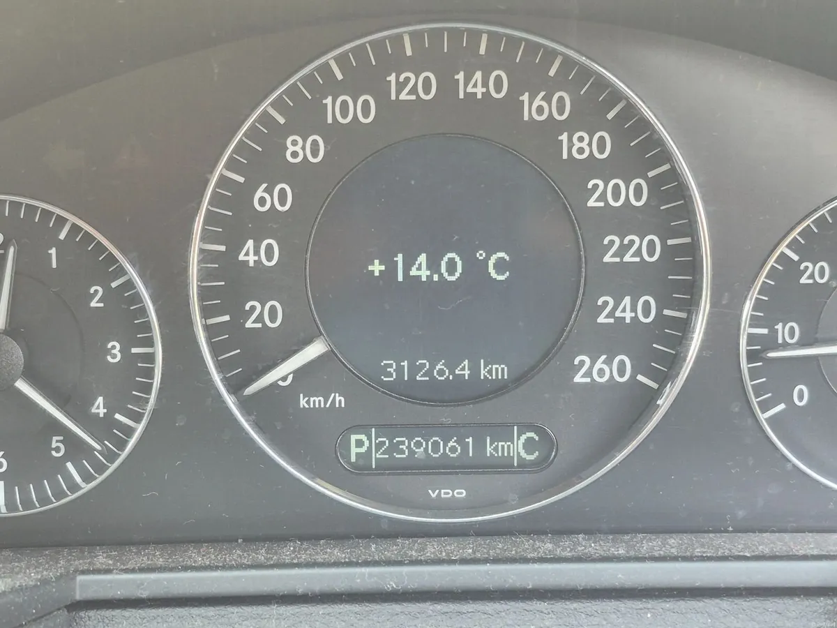 Mercedes-Benz E-Class 2009 - Image 4