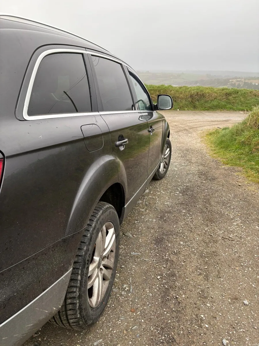 Audi Q7 quattro crew cab 5 seat commercial - Image 4