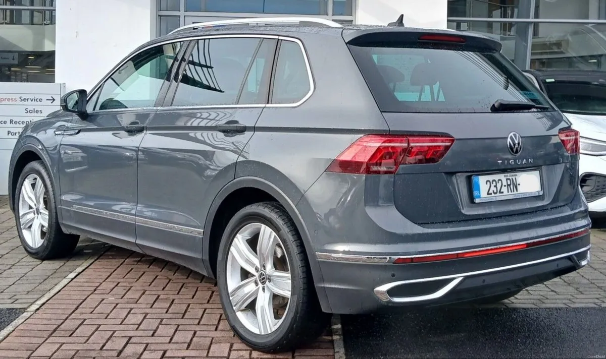 Volkswagen Tiguan Elegance  2.0 TDI 150HP **REAR V - Image 3