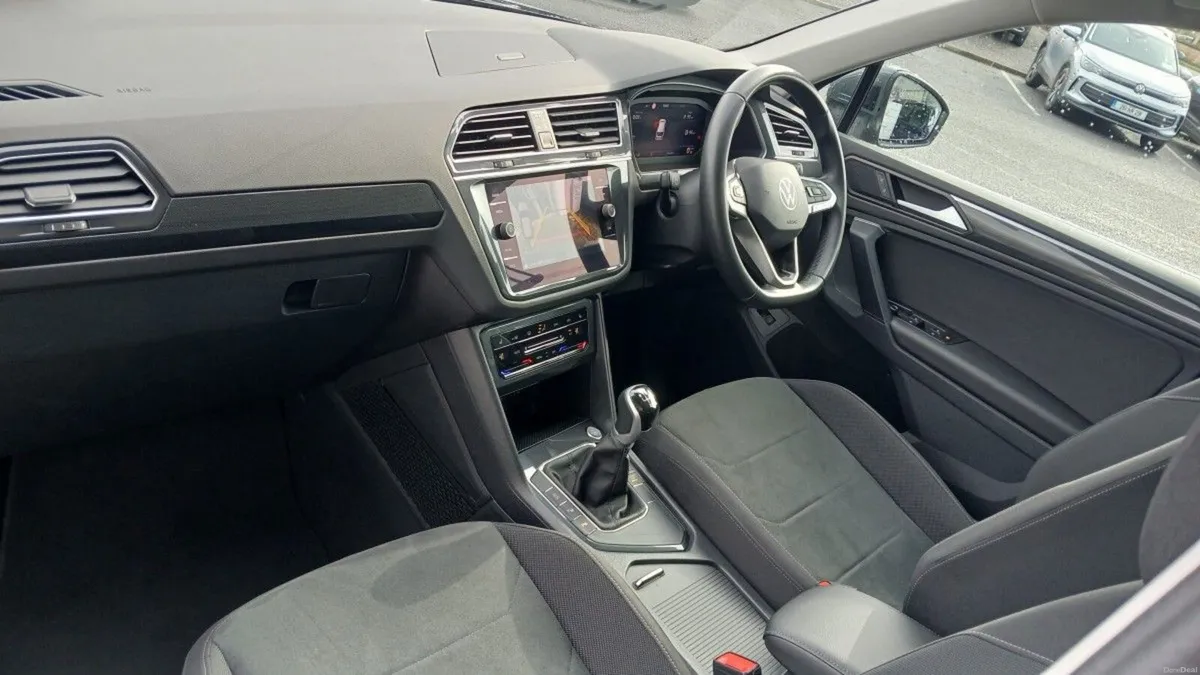 Volkswagen Tiguan Elegance  2.0 TDI 150HP **REAR V - Image 5