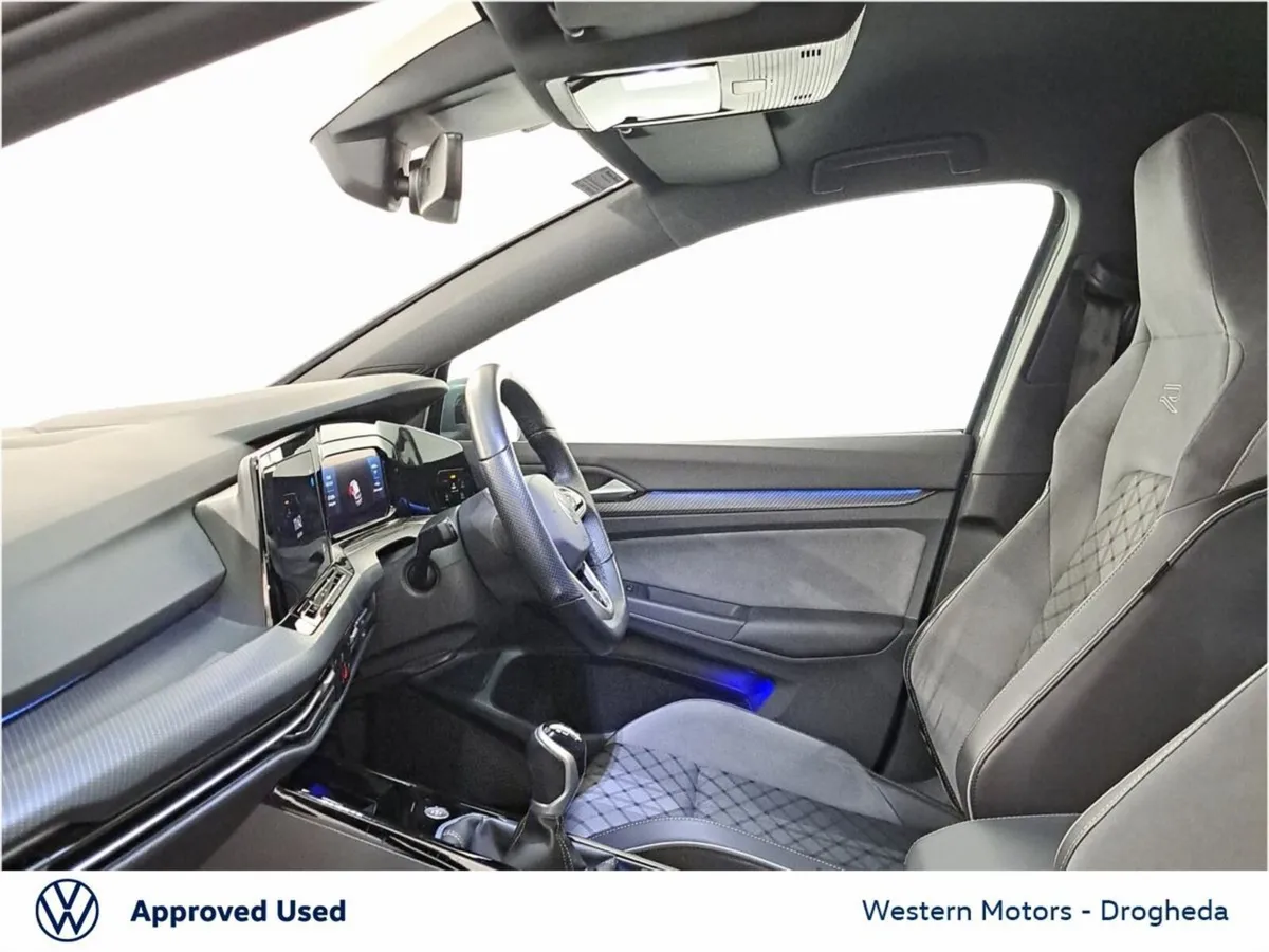 Volkswagen Golf 1.5 TSI 130HP R-Line - Image 4