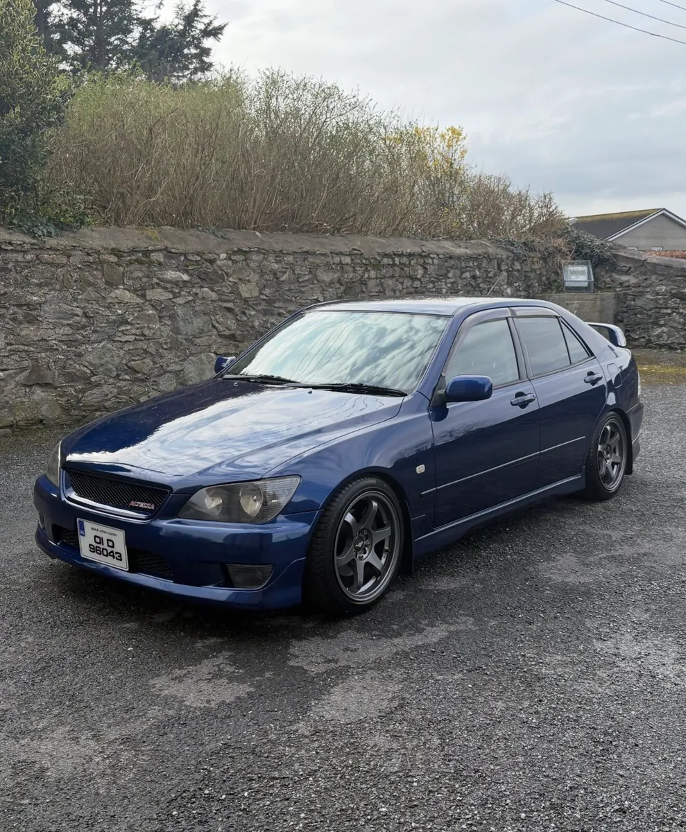 01 Toyota Altezza - Image 2