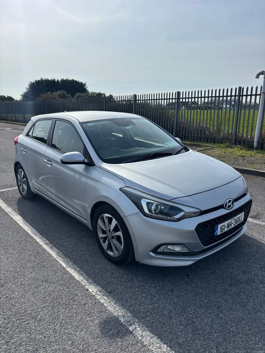 Hyundai i20 deluxe - Image 1