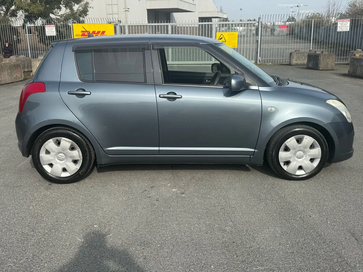 Suzuki swift 2005 Auto - Image 4