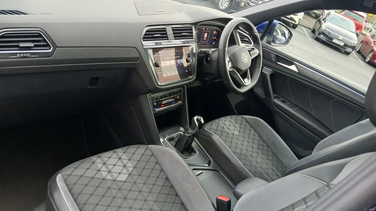 Volkswagen Tiguan R-Line 2.0 TDI 150HP**REAR VIEW - Image 4