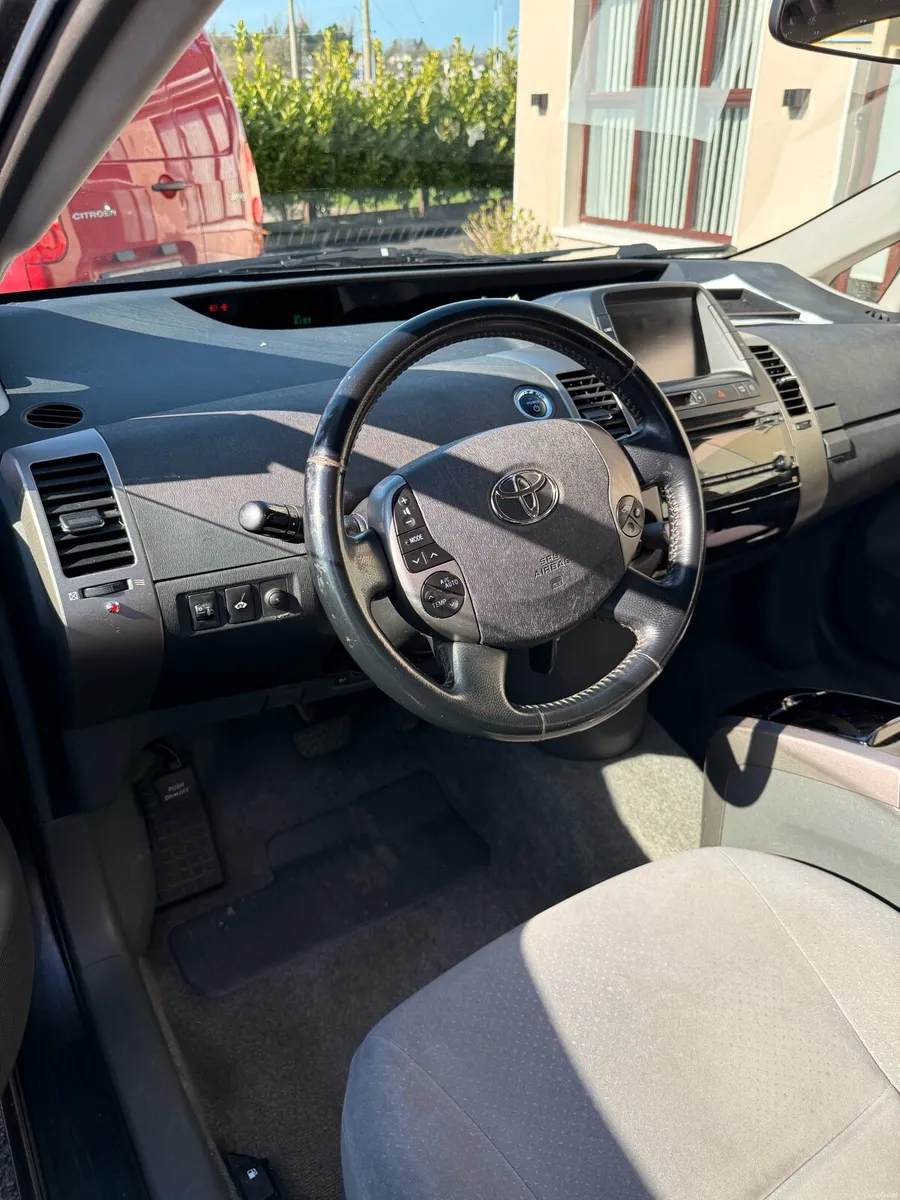 Toyota Prius LHD - Image 2