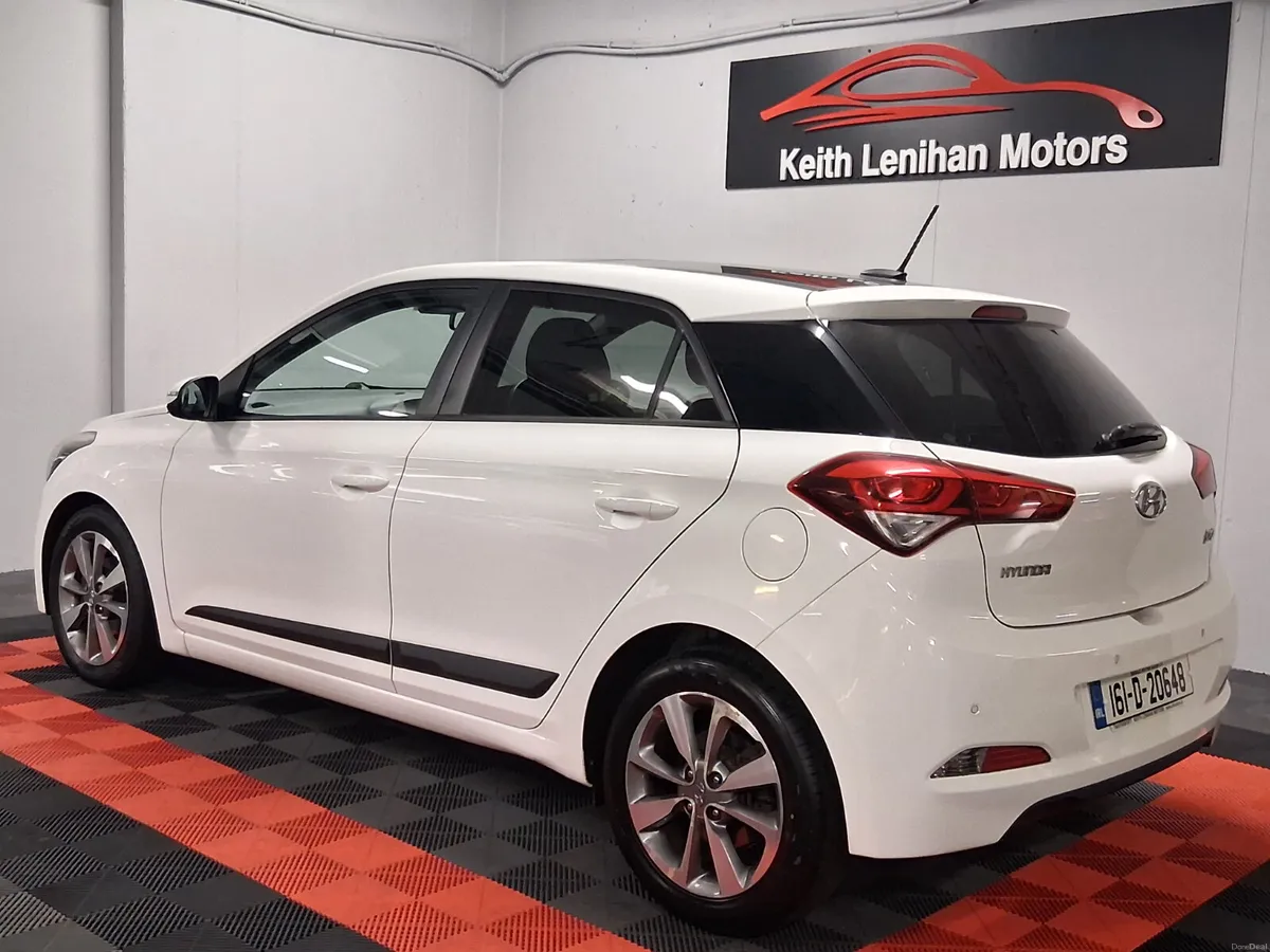 2016 Hyundai i20 **PAN ROOF - PREMIUM** - Image 3