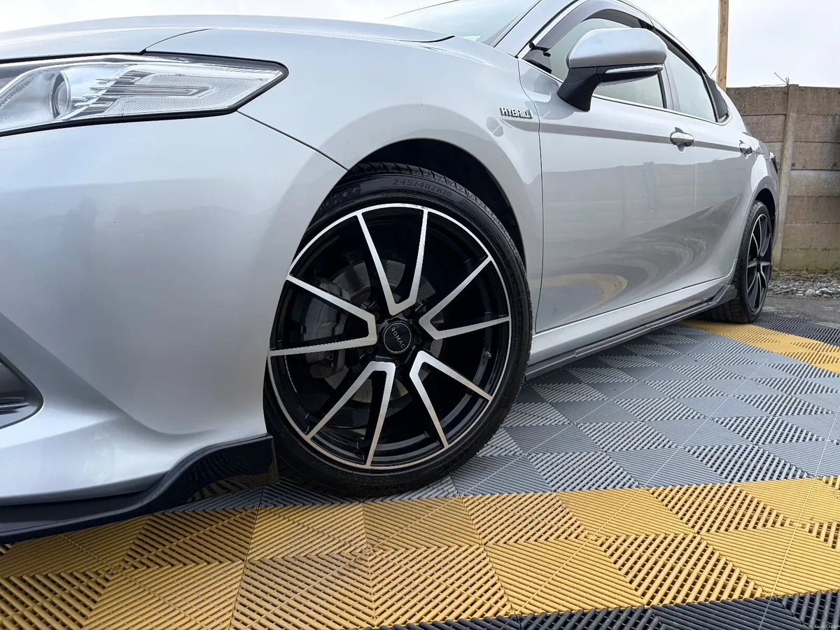 Toyota Camry HEV - Image 2