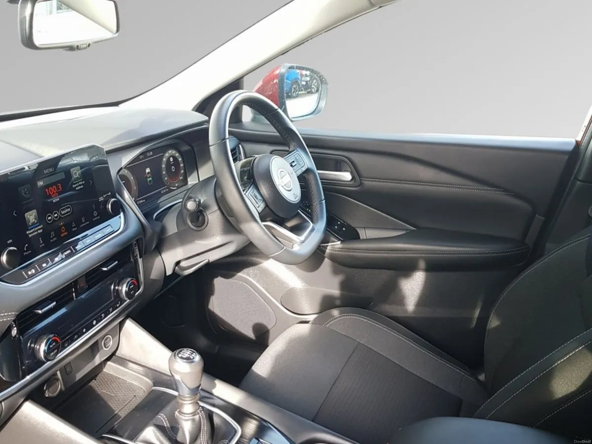 Nissan Qashqai 1.3 PET MILD HYBRID SV PREMIUM **€3 - Image 4