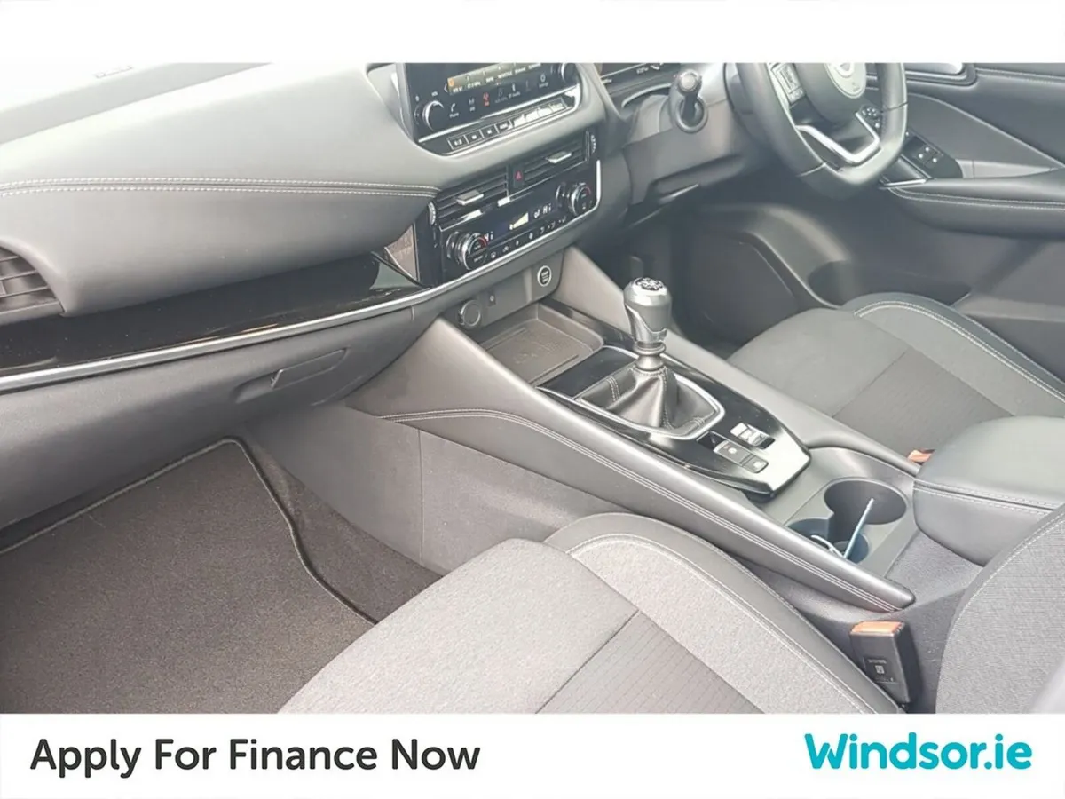 Nissan Qashqai 1.3 PET MILD HYBRID SV PREMIUM **€3 - Image 4