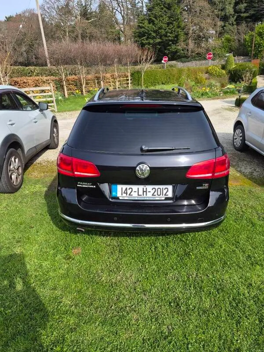 2014 Volkswagen Passat - Image 2