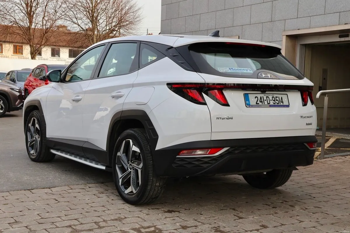 Hyundai Tucson 2WD Comfort Plus HEV Auto, Low Mile - Image 3