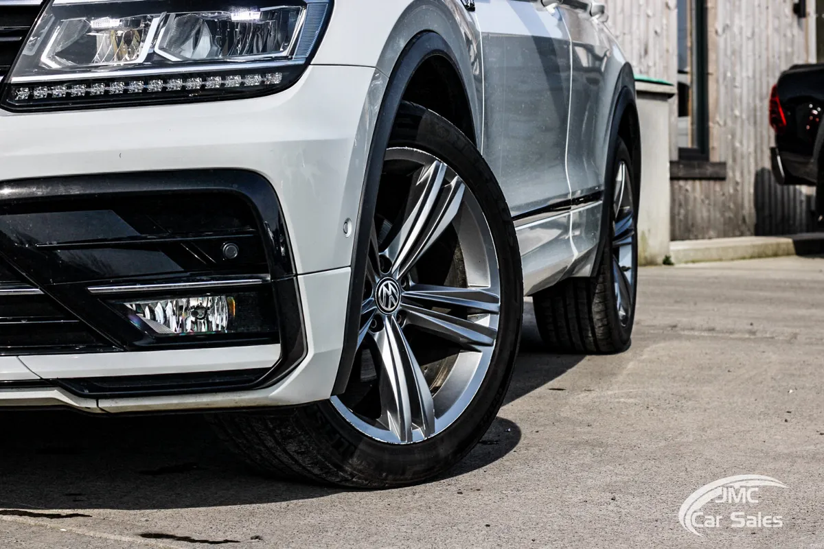 2019 VOLKSWAGEN TIGUAN R-LINE PAN ROOF - Image 2