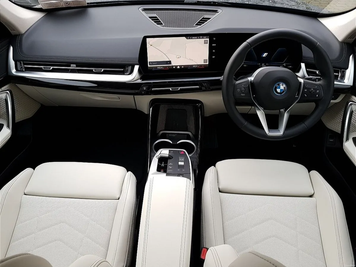 BMW iX1 iX1 eDrive20 Sport - Image 4