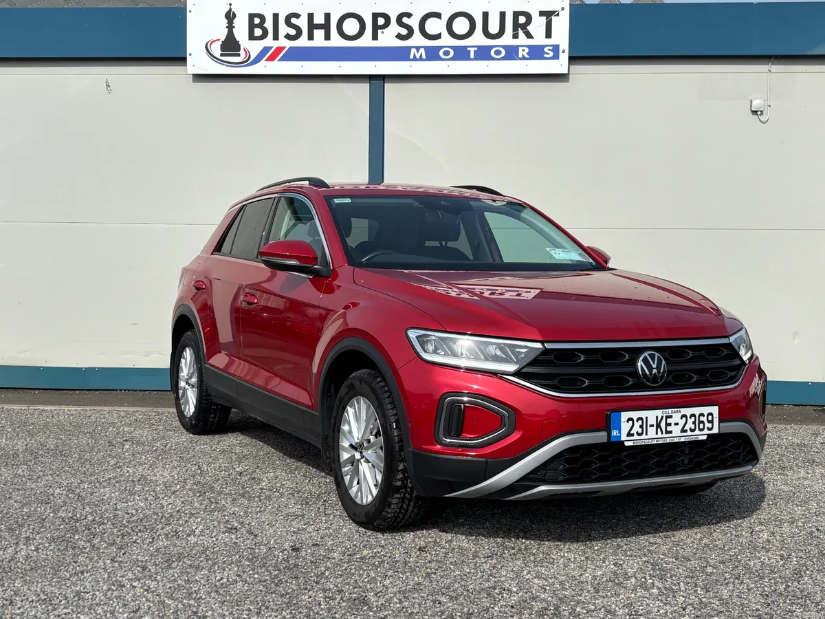 Volkswagen T-Roc 2023 - Image 2