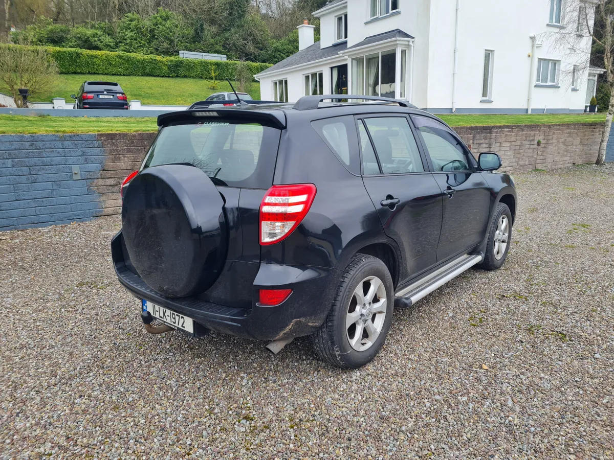 Toyota RAV4 2011 - Image 2