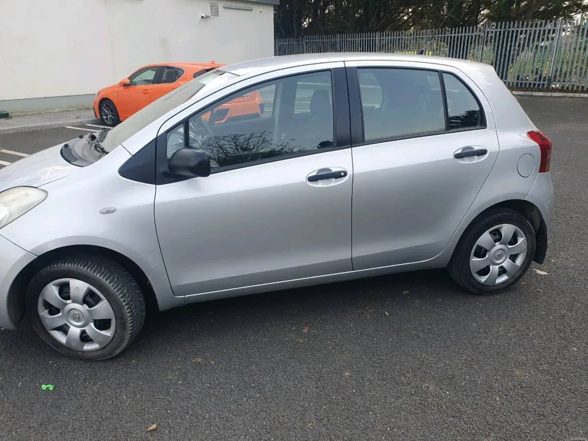 Toyota yaris low mileage - Image 3