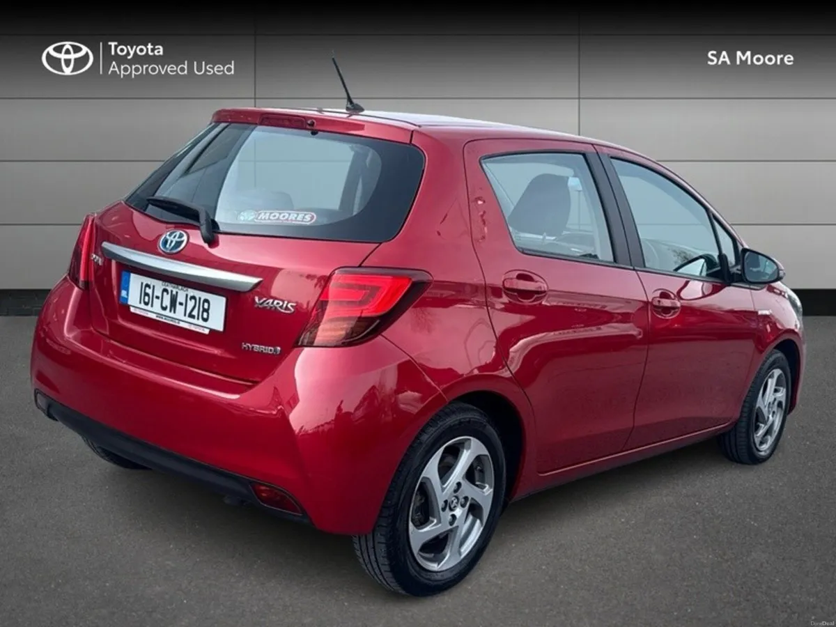 Toyota Yaris HYBRID LUXURY - Image 2