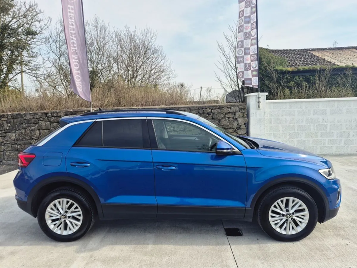 Volkswagen T-Roc LIFE 1.0 TSI MANUAL 6SPEED FWD 11 - Image 1