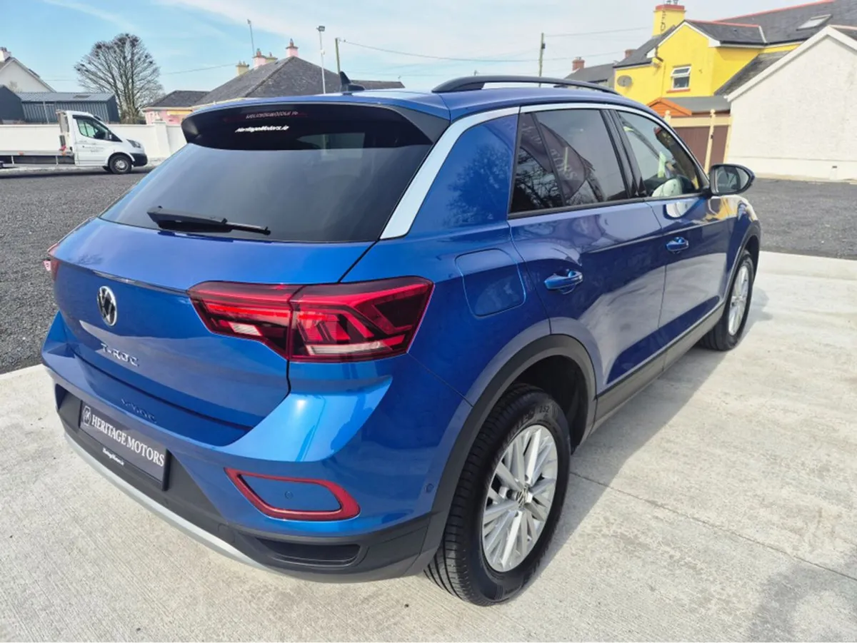 Volkswagen T-Roc LIFE 1.0 TSI MANUAL 6SPEED FWD 11 - Image 3