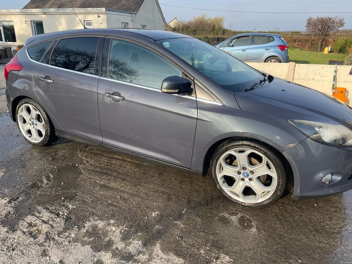Ford Focus 2011 - Image 2