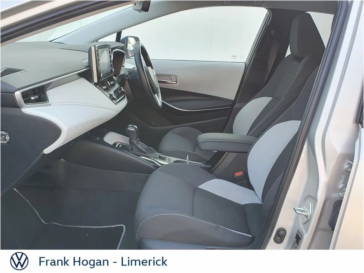 Toyota Corolla 1.8 Hybrid Sol Hatchback  AUTOMATIC - Image 4