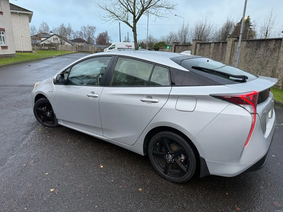 Toyota Prius - Image 2