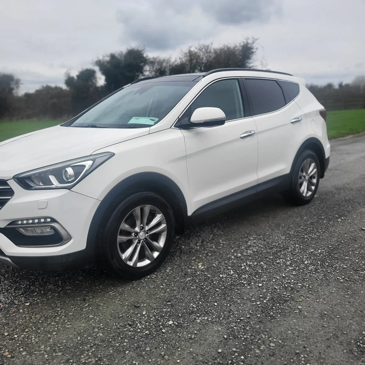 2017 hyundai sante fe - Image 2