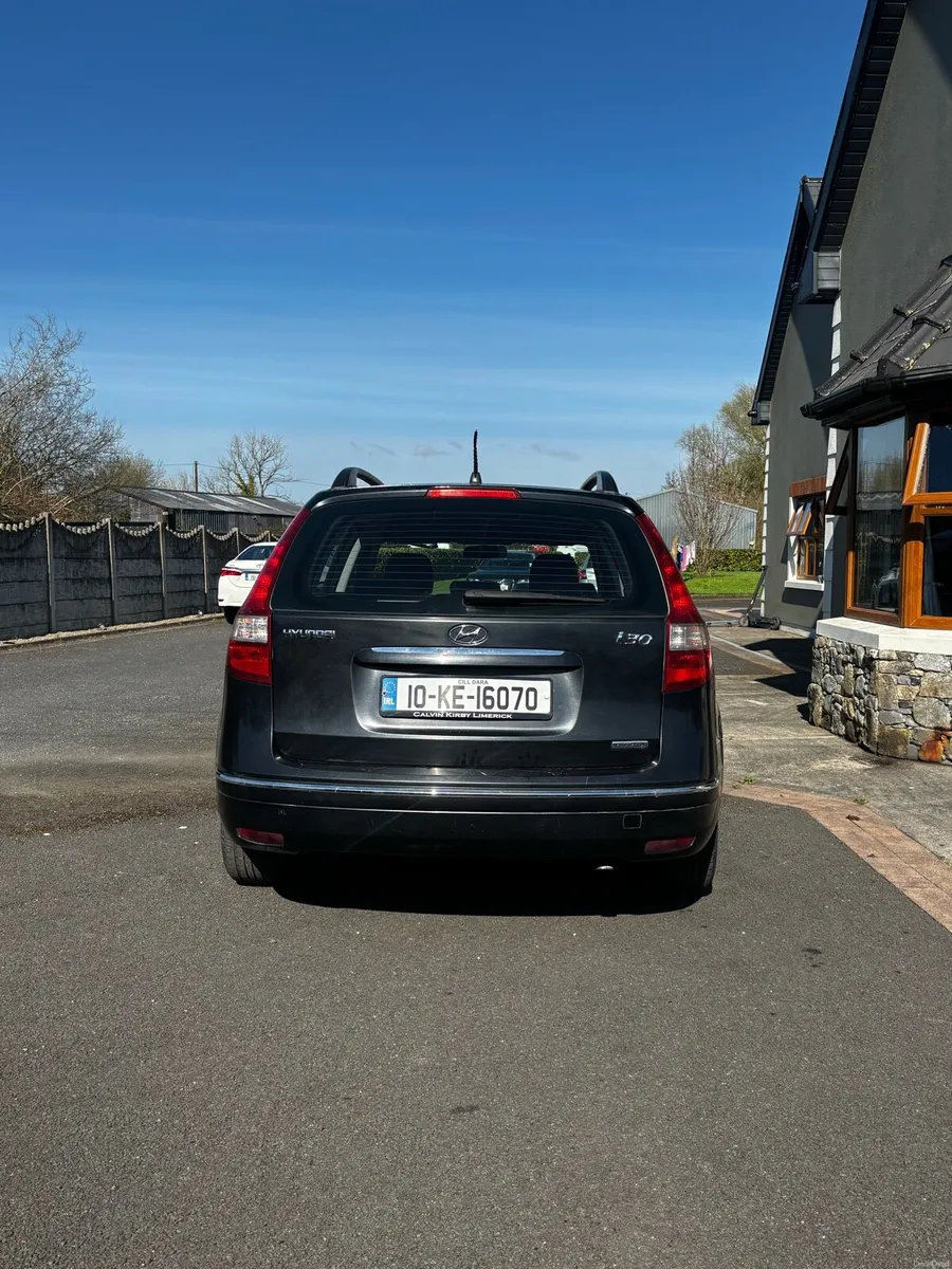 10 Hyundai i30 estate - Image 3