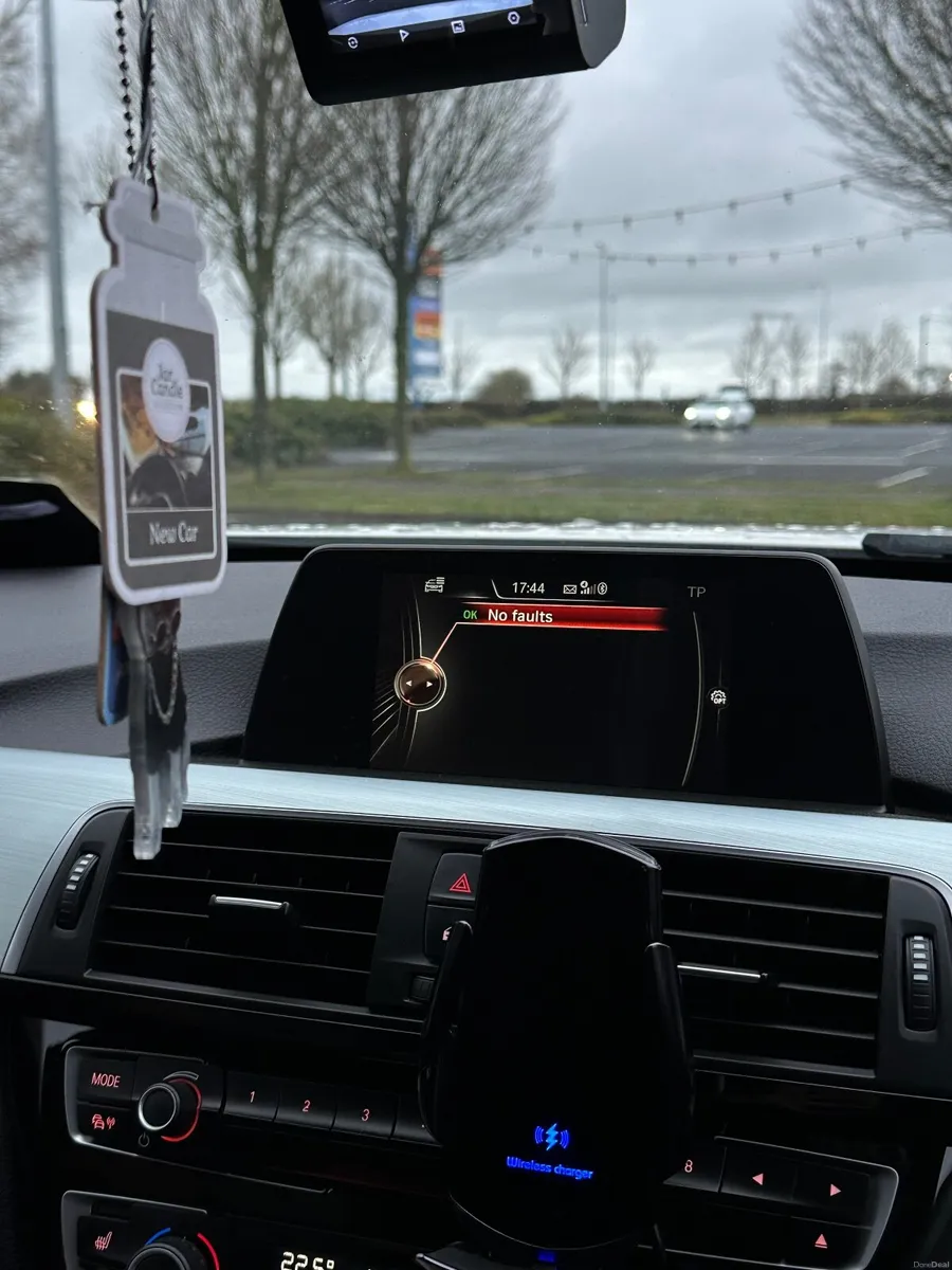 BMW 330e M Sport 2016 - Image 2