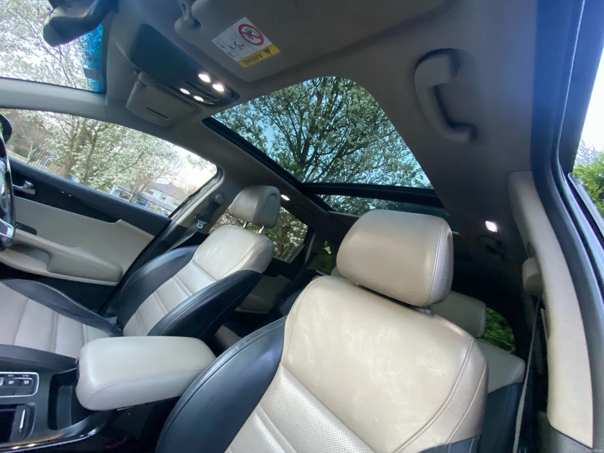 Kia Sorento 7 seat auto AWD **trade-in welcome** - Image 4