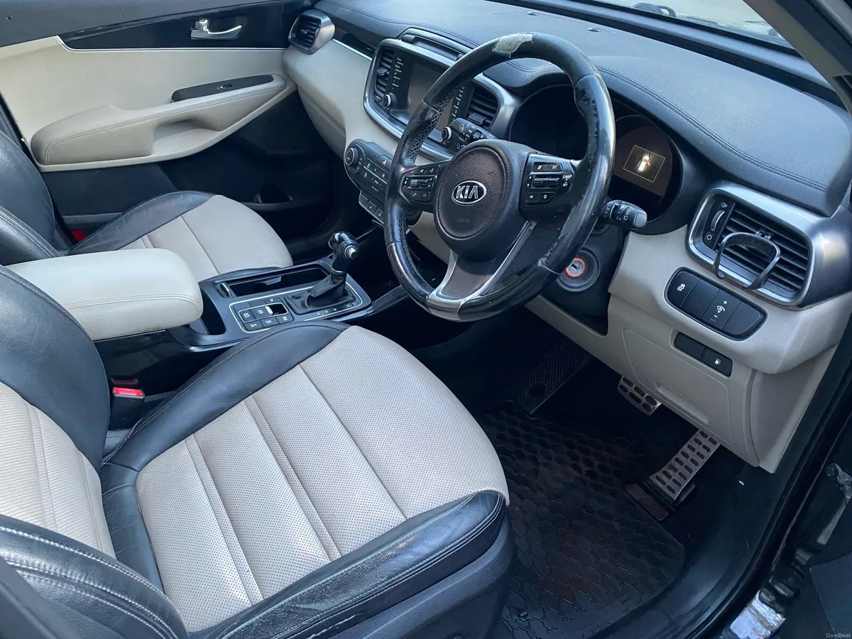 Kia Sorento 7 seat auto AWD **trade-in welcome** - Image 2